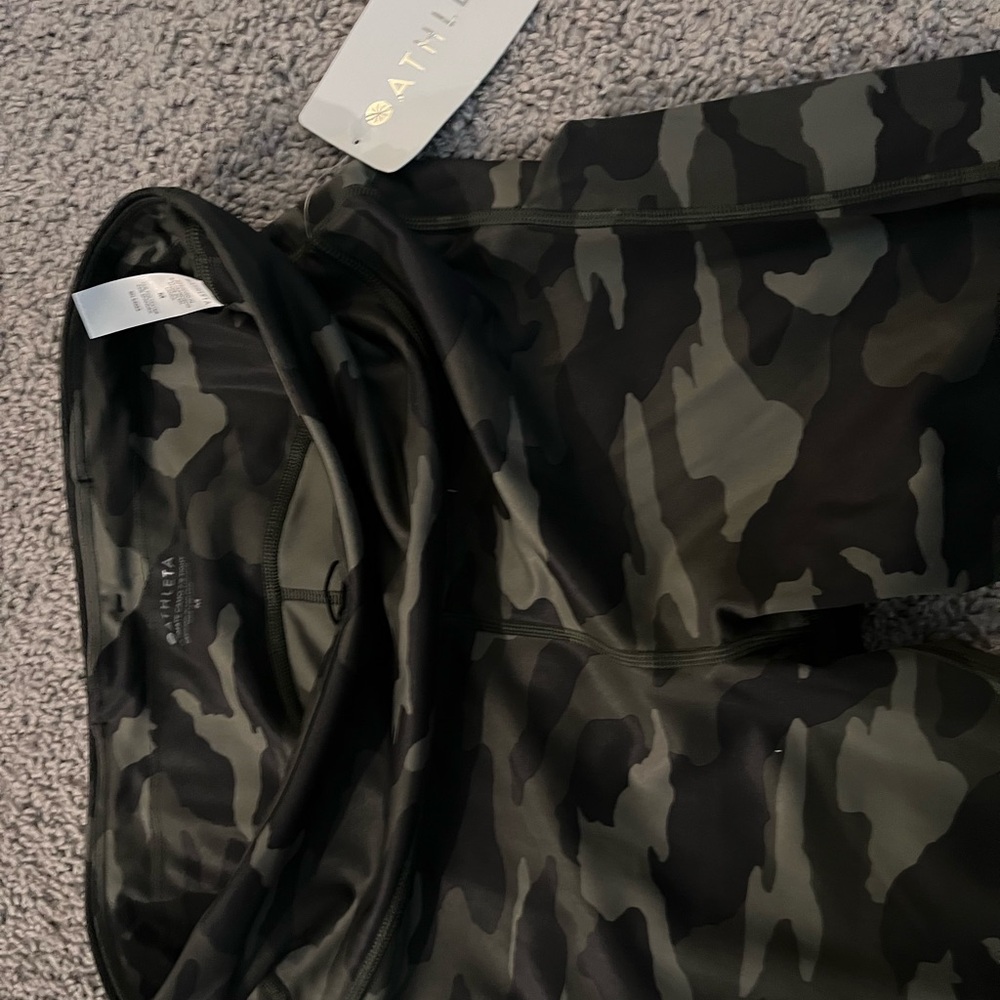 NWT Athleta 7/8 Women's Camo Leggings - Picture 3 of 8